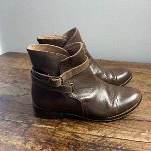 Johnnie B‎ Booties